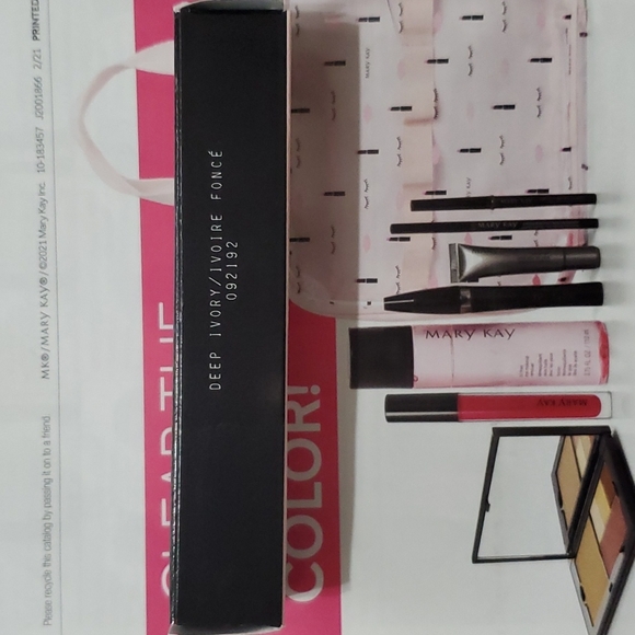 Mary Kay Deep Ivory Concealer - Picture 2 of 4